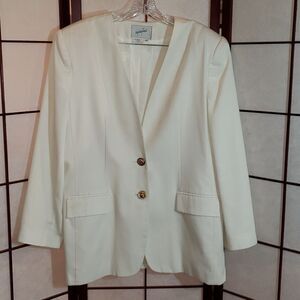 Jacqueline Ferrar White Suit Jacket